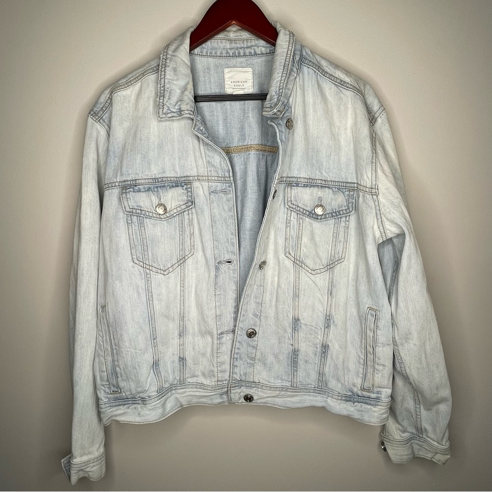 Ladies American Eagle Outfitters xlarge light wash denim blue jean jacket